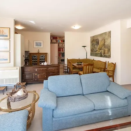 Eugenias Getaway By The Sea - Diminio Escape *