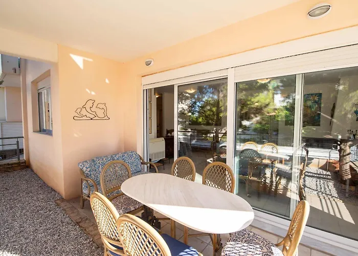 Eugenias Getaway By The Sea - Diminio Escape *